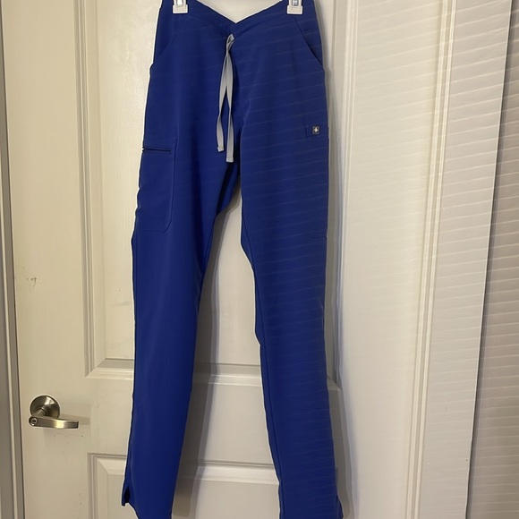 Figs retired color, MINT cond. 2 piece set in denim blue size small and XS tall - Picture 4 of 7